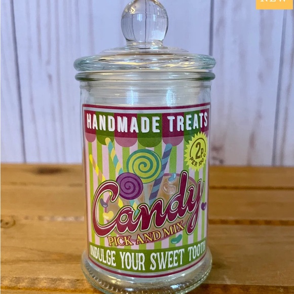 ENTIRE Magic Delivered Sweet Shop Quarterly Box. - Picture 6 of 10